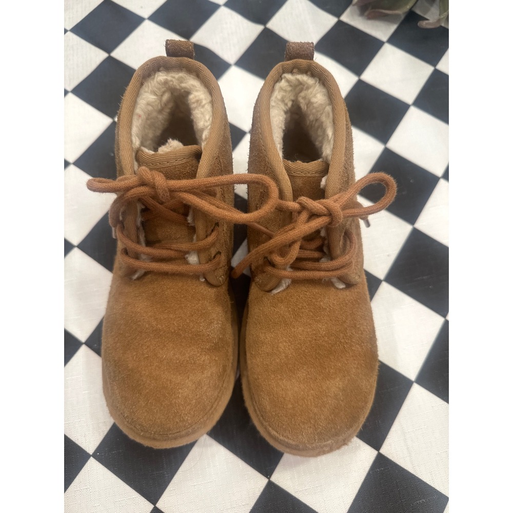 UGG Neumel Kids Chestnut Suede Lace Up Chukka Boots Brown Size
 1 winter